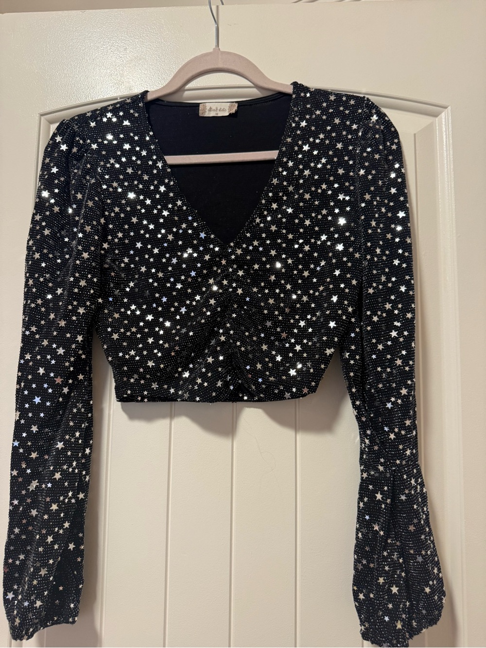 Altar'd State Black V-Neck Long Sleeve Star-Print Crop Top